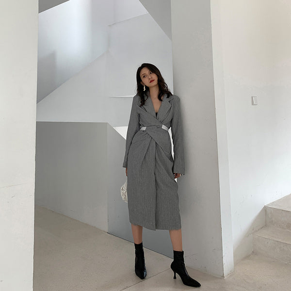 Vestido Gris Coreano Cuello V Cintura Marcada Largo Medio