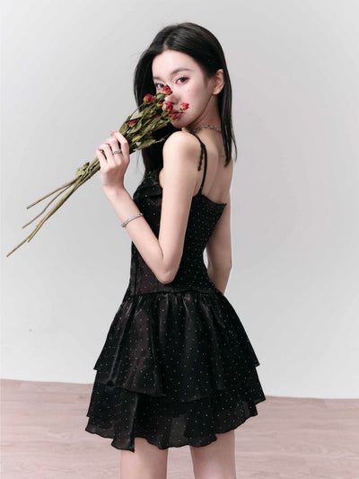 Vestido Fluido con Cuello Streamer y Movimiento Dinámico - Image 9