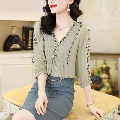 Blusa Suelta con Escote en V y Bordados Elegantes - Image 9