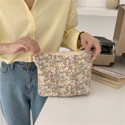 Neceser Literario Floral para Maquillaje - Image 16