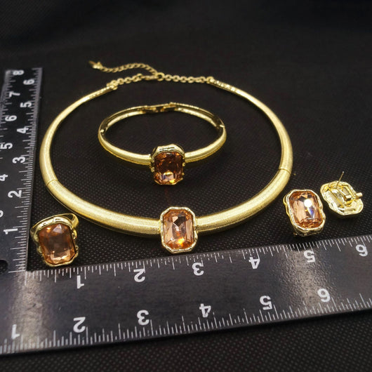 Juego de Joyas Geométricas: Collar, Aretes, Pulsera y Anillo - Image 8