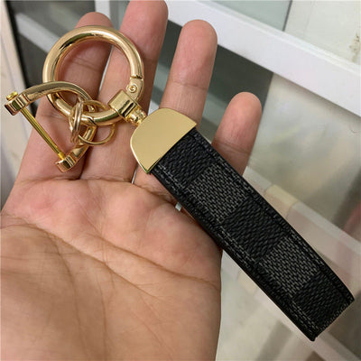 Llavero de Cuero Genuino Premium con Patrón Cuadrado y Hebilla Gunmetal - Image 13