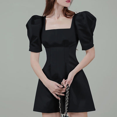 Vestido Negro Elegante Escote Cuadrado - Image 10