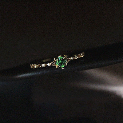 Anillo Vintage con Tsavorita Natural y Diamantes - Image 11