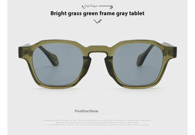 Classic fashion sunglasses with a black and tortoiseshell quadrilateral frame and dark green lenses, angled view. - Image 13