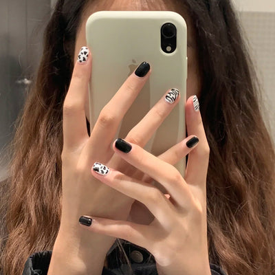 Uñas Postizas Adhesivas Diseño Blanco y Negro - Pegatinas de Uñas Acabadas - Image 8