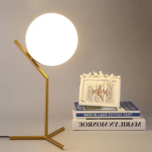 Lámpara de Mesita de Noche en Cobre - Diseño Minimalista y Moderno - Image 11