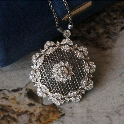 Collar Vintage de Plata Esterlina con Baño de Oro y Flor Delicada - Image 2