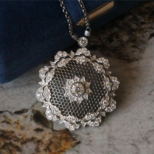 Collar Vintage de Plata Esterlina con Baño de Oro y Flor Delicada - Image 2