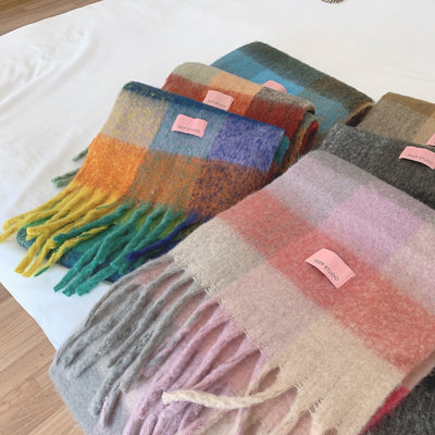 Bufanda Grande Reversible de Cuadros Arcoíris en Mohair - Image 16