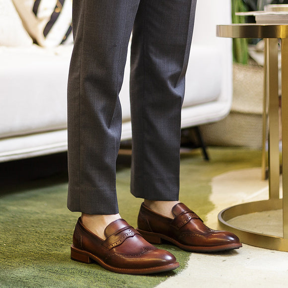 Mocassim Masculino de Couro Artesanal com Detalhe Entalhado