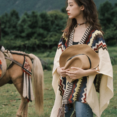 Capa Boho con Borlas - Bufanda Tejida Cálida y Elegante - Image 12