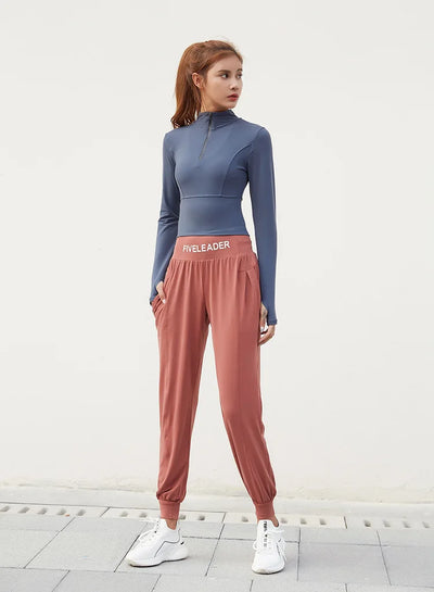 Pantalones deportivos con cintura ajustable y lettering - Image 30