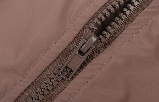 Chaqueta Beisbolera Retro Americana Café para Mujer - Image 2