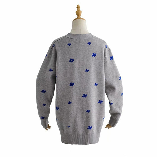 Cardigan Tejido con Bordado de Flores Gris y Azul - Image 13