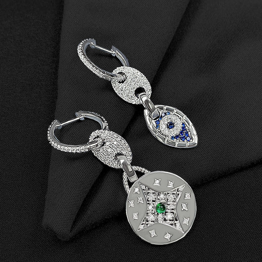 Aretes Asimétricos Dorados con Diseño de Cerdo