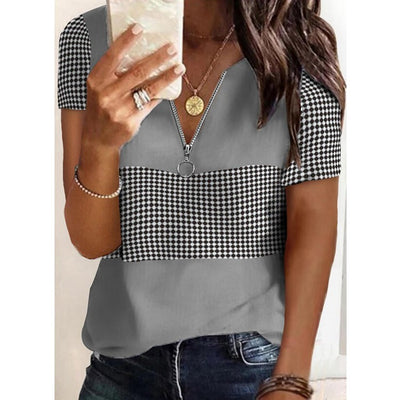 Playera Mujer Cuello V con Cierre y Detalles de Costuras - Image 3