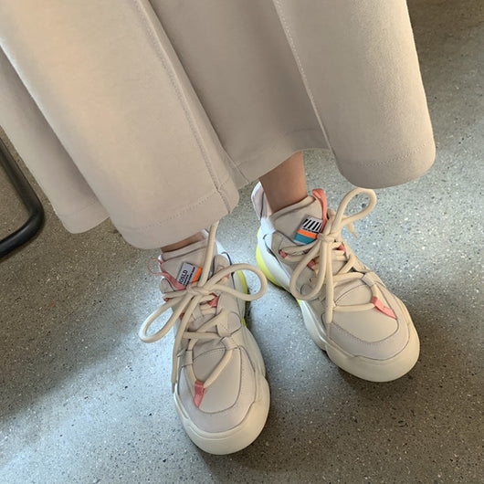 Tenis Plataforma Cuña para Mujer con Cordones y Detalles en Encaje - Image 6