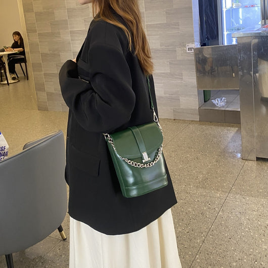 Bolso de Cuero Genuino con Cadena - Bandolera de Piel Auténtica - Image 2