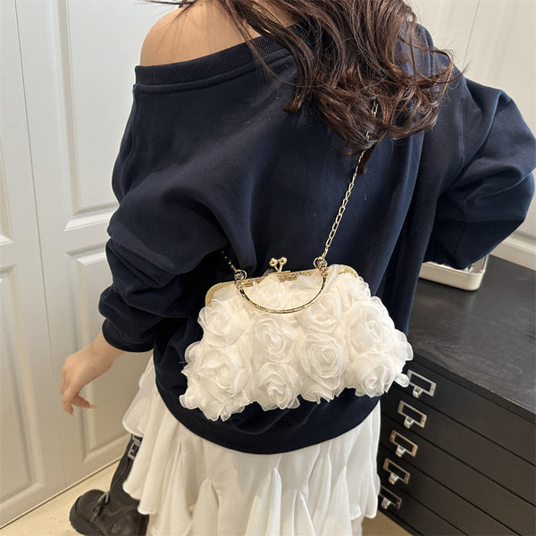 Bolso Elegante para Mujer con Patrón de Rosas y Detalle de Cadena
