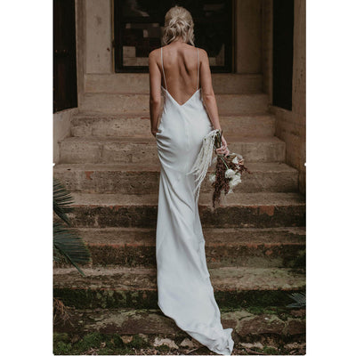 Vestido de Noche Blanco Elegante con Cola Larga - Image 3