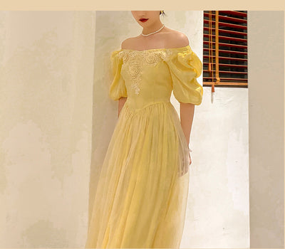 Vestido de Satén Elegante con Falda Princesa y Detalles de Malla - Image 9