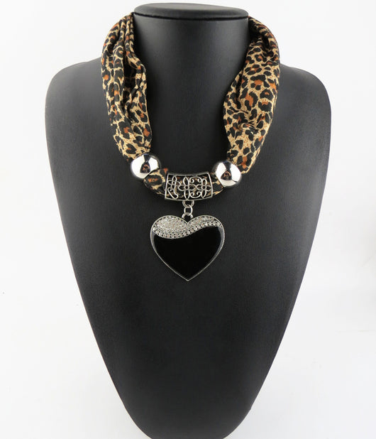 Pañuelo Elegante con Dije de Corazón para Mujer - Image 14
