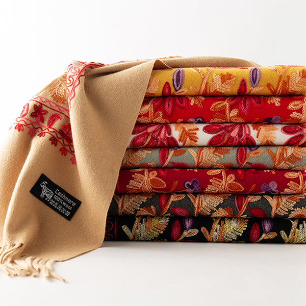 Bufanda Invernal Roja Bordada para Mujer - Flores de Primavera