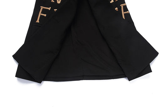 Blazer Negro Entallado con Letras Bordadas para Mujer - Image 13