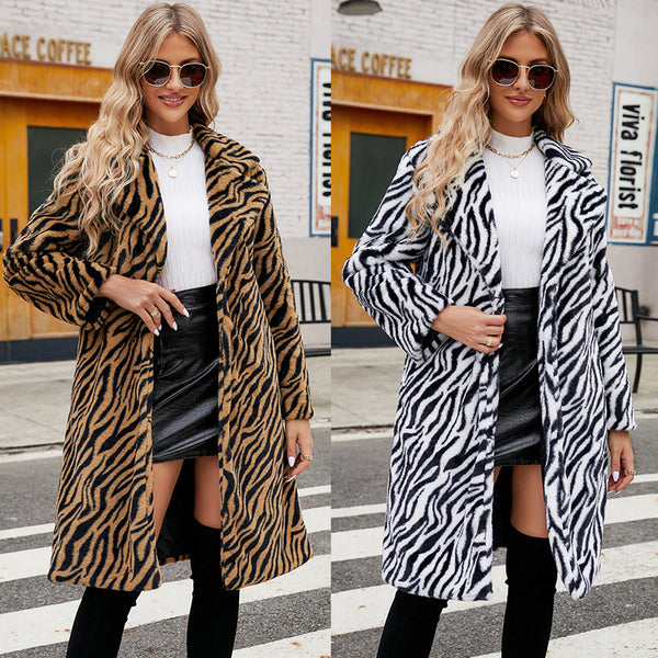 Abrigo Largo de Cuero Sintético con Patrón Cebra - Elegancia Urbana para Otoño e Invierno