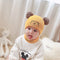 Conjunto de Gorro y Babero Tejido en Lana Gruesa con Letras