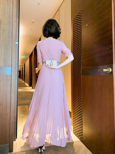 Vestido Elegante con Pliegues y Detalle Floral en la Cintura - Image 26