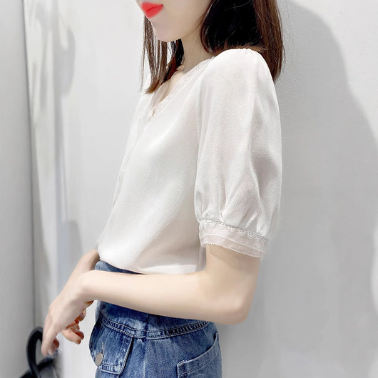 Blusa Suelta con Cuello V y Mangas Abullonadas - Diseño Exclusivo en Encaje - Image 4