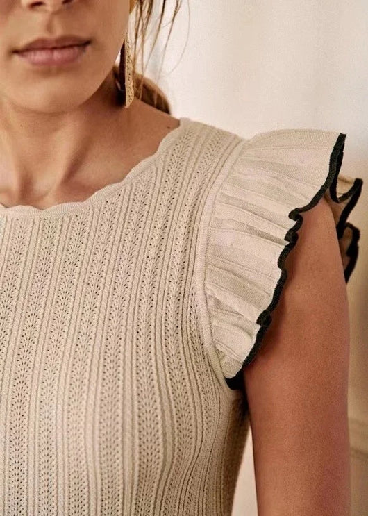 Blusa Jacquard Cuello Redondo con Volantes y Mangas Aleteo Ajustada - Image 16