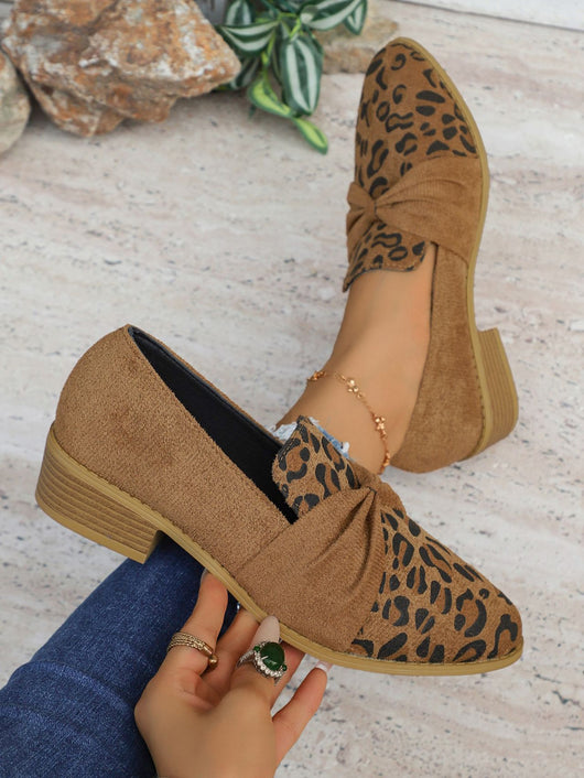 Zapatos de Tacón Grueso para Mujer con Cadena Metálica y Punta Redonda - Image 14