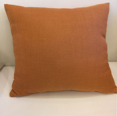 Almohada Naranja con Geometría Tridimensional Cuadrada - Image 13
