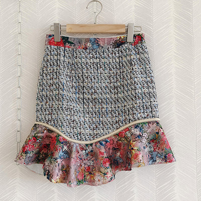 Conjunto Falda Irregular con Blusa de Encaje y Corbata Británica - Image 7