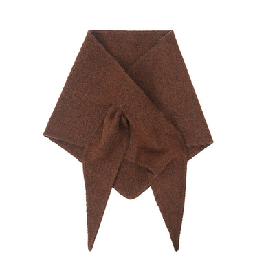 Chal Triangular de Lana Tejida con Broche Floral para Otoño e Invierno - Image 7
