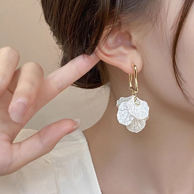 Aretes de Pétalos Lujo Asequible - Image 4