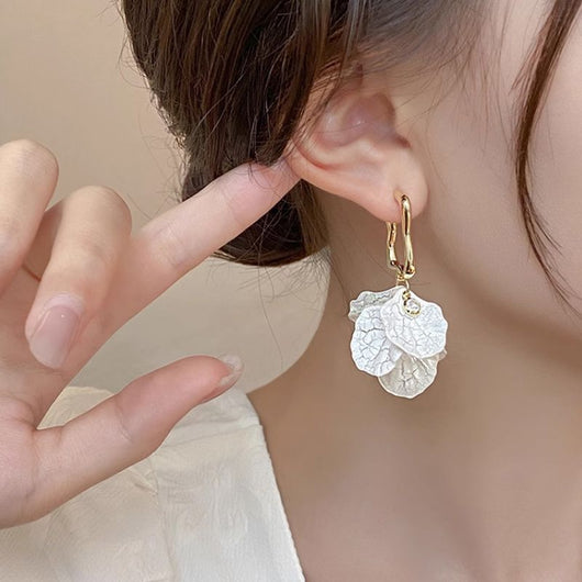 Aretes de Pétalos Lujo Asequible - Image 4