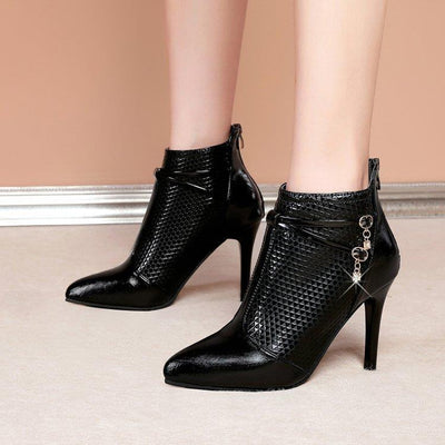 Botas Stiletto Puntiagudas Negras a la Altura del Tobillo