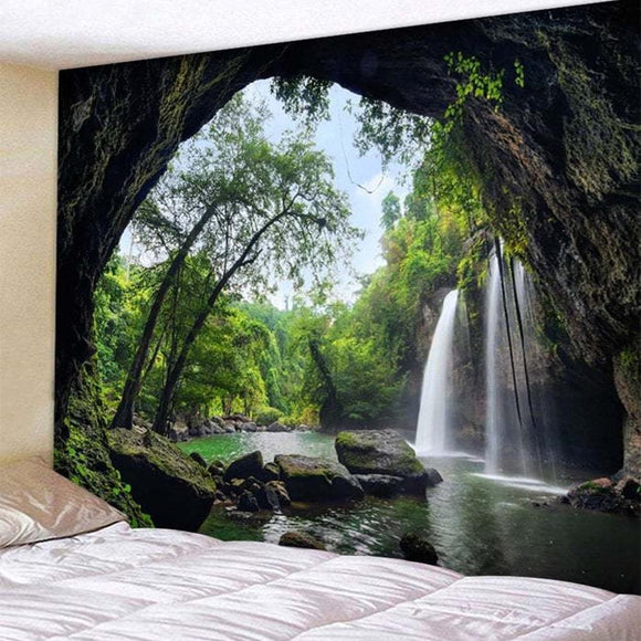 Tapiz de Pared Decorativo con Cascada Mística en Cueva