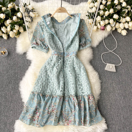 Vestido Corto Elegante con Mangas Abullonadas y Bordado Artesanal - Image 16