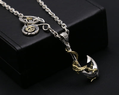 Colgante Dragón Dorado con Ancla Pirata - Joya Masculina de Acero - Image 9