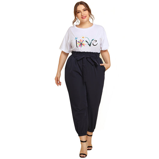 Conjunto Casual Mujer: Blusa Estampada con Cuello Redondo y Detalle de Cordones - Image 5