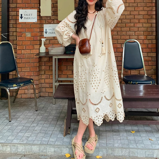 Vestido Maxi Boho Étnico de Lino con Bordados, Escote V Blanco - Image 2