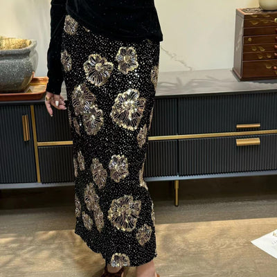 Falda Elegante de Terciopelo con Lentejuelas y Bordados Elaborados - Image 2