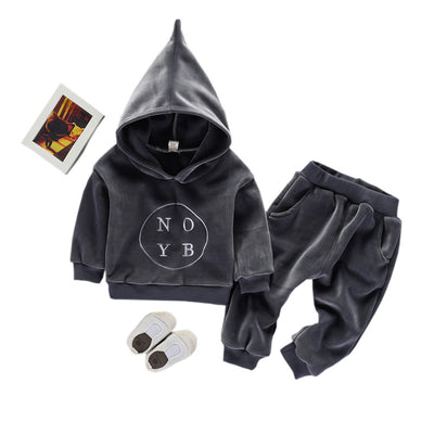 Traje de Terciopelo Dorado para Niños - Image 5