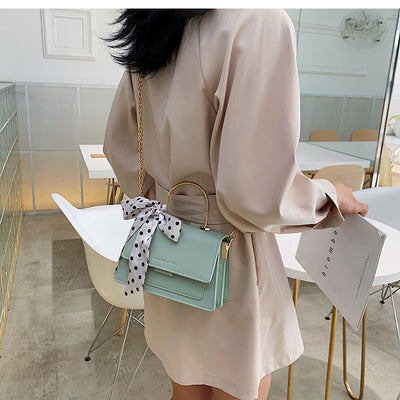 Bolso Mensajero Trendy con Cadena - Bolsa de Hombro Texturizada Elegante - Image 9
