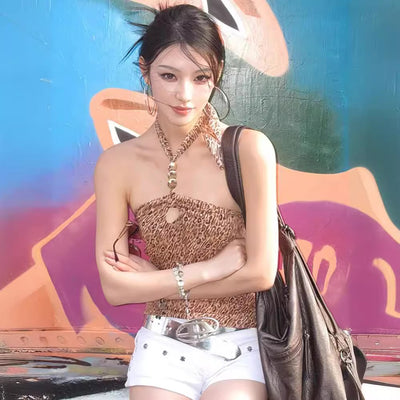 Top Halter Leopardo Ajustado con Encaje y Hombros Descubiertos
